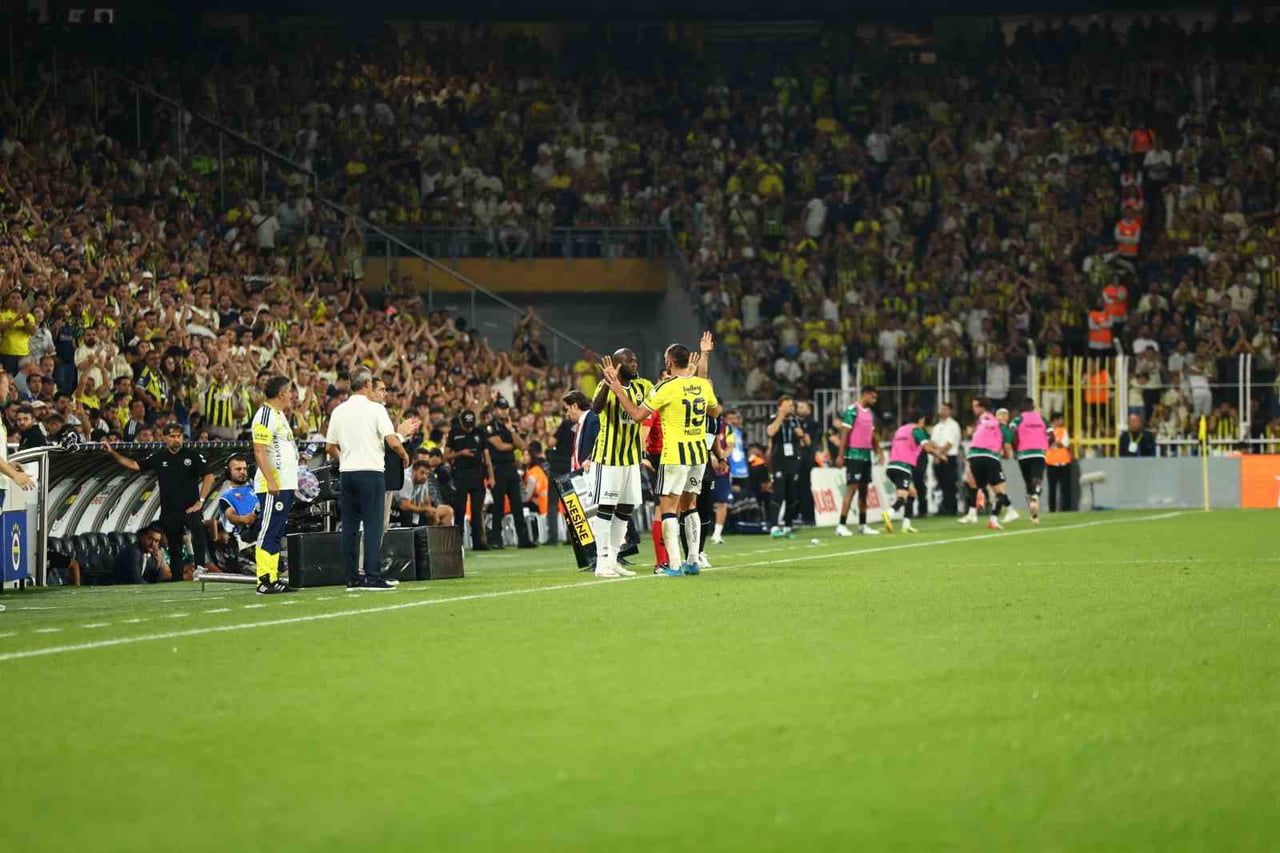 FENERBAHÇE'NİN BELÇİKALI YILDIZI ROMELU LUKAKU, LİGDE İLK KEZ KONYASPOR KARŞISINDA FORMA...