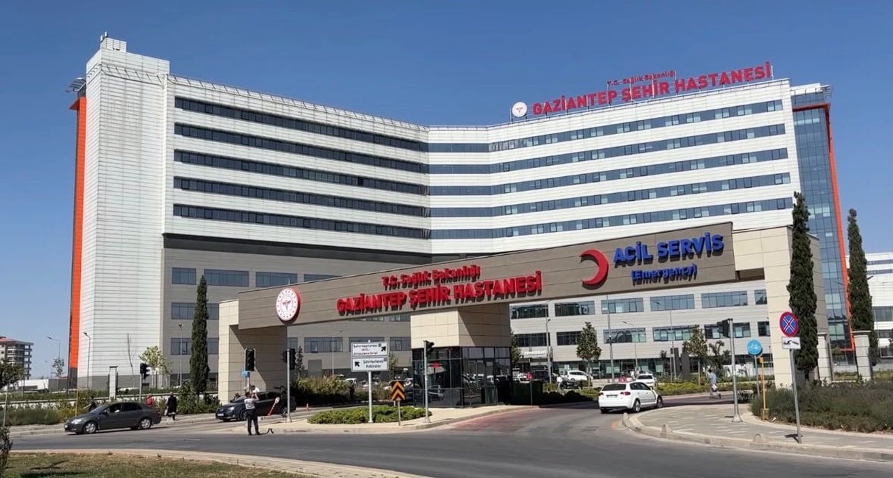 BIÇAKLI SALDIRIYA UĞRAYAN YENİ PARTİ GAZİANTEP MİLLETVEKİLİ MELİH MERİÇ'İN HASTANEDEKİ TEDAVİSİ...
