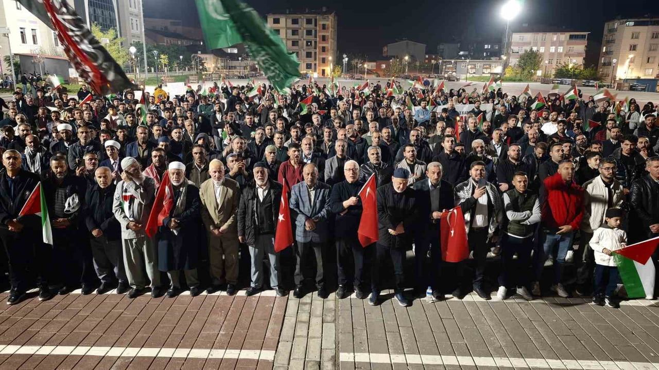 MUŞ’TA DÜZENLENEN YÜRÜYÜŞTE BİNLERCE KİŞİ, İSRAİL’İN GAZZE’YE YÖNELİK SALDIRILARINI PROTESTO...