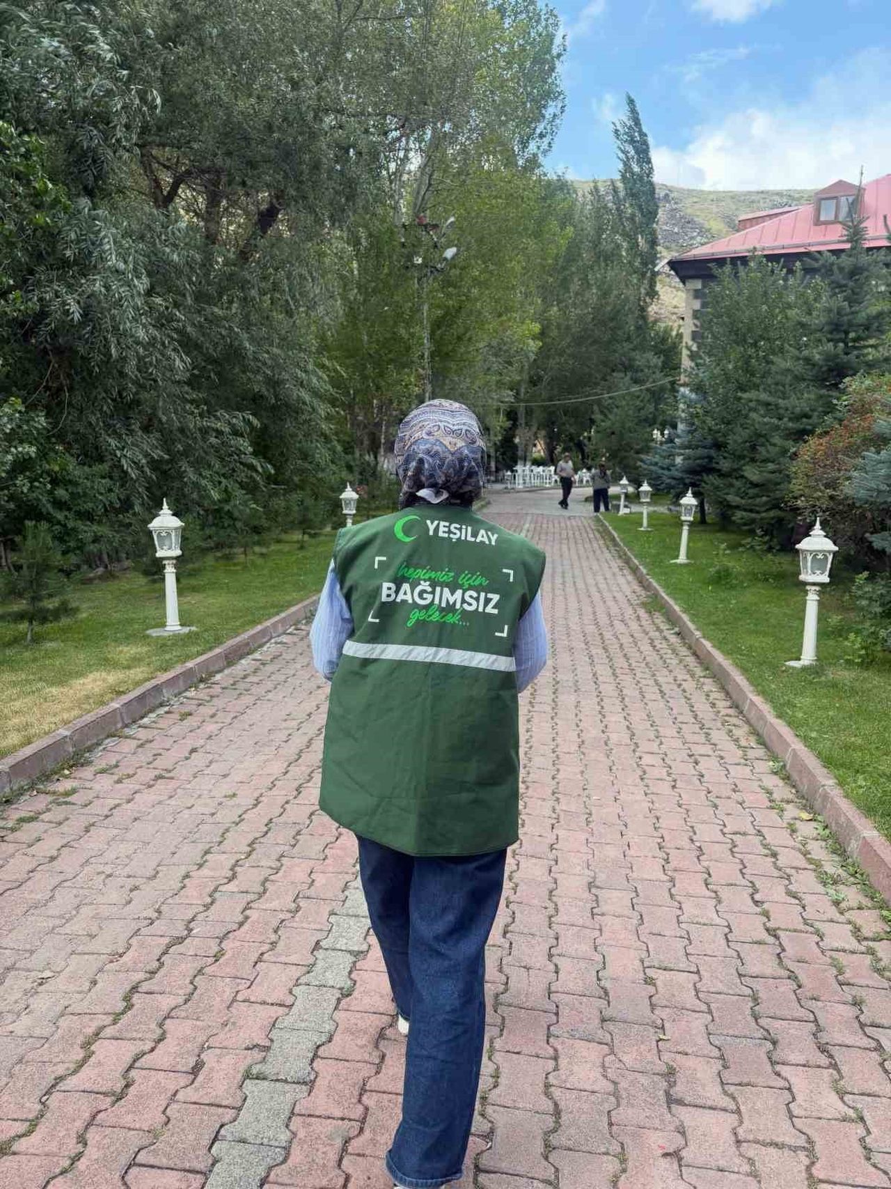 YEŞİLAY KARS’TAN ESNAFLARA BAĞIMLILIKLA MÜCADELE BİLGİLENDİRMESİ(KARS-İHA)