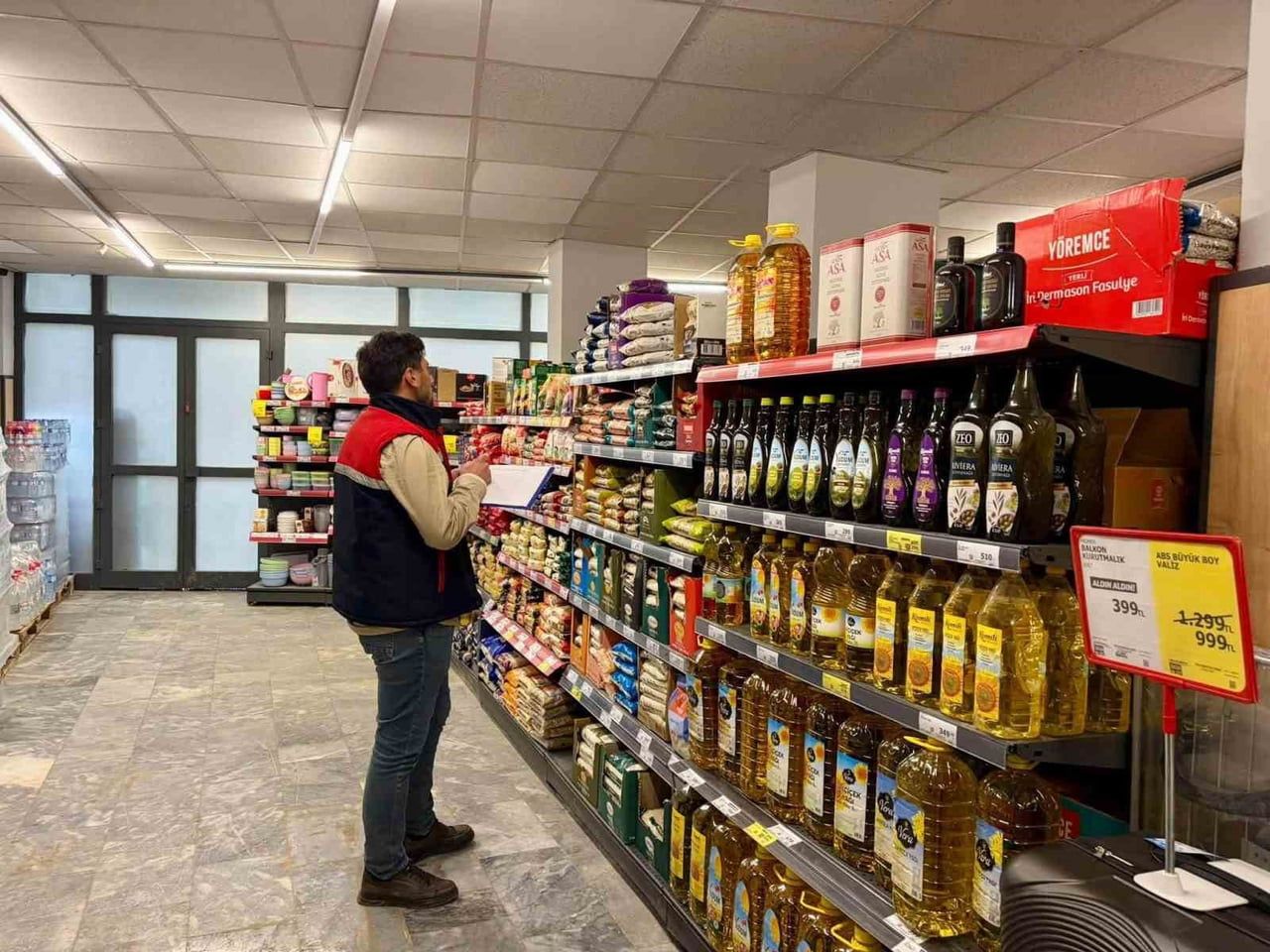 AFYONKARAHİSAR’DA TARIMSAL ÜRÜNLERİN PİYASA FİYATLARININ İZLENMESİ AMACIYLA MARKETLERDE FİYAT...