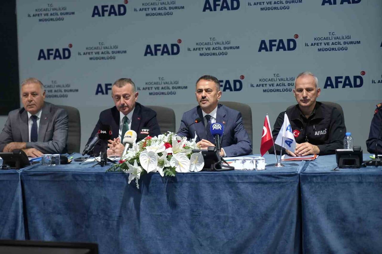 KOCAELİ VALİSİ İLHAMİ AKTAŞ, AFAD İL MÜDÜRLÜĞÜNDE KENTTE ETKİLİ OLAN SAĞANAK YAĞIŞIN ARDINDAN...