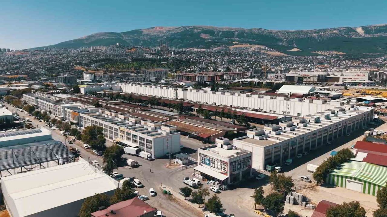 KAHRAMANMARAŞ’TA 6 ŞUBAT DEPREMLERİNDE AĞIR HASAR GÖREN ESKİ KÖY GARAJLARI BÖLGESİNDEKİ...