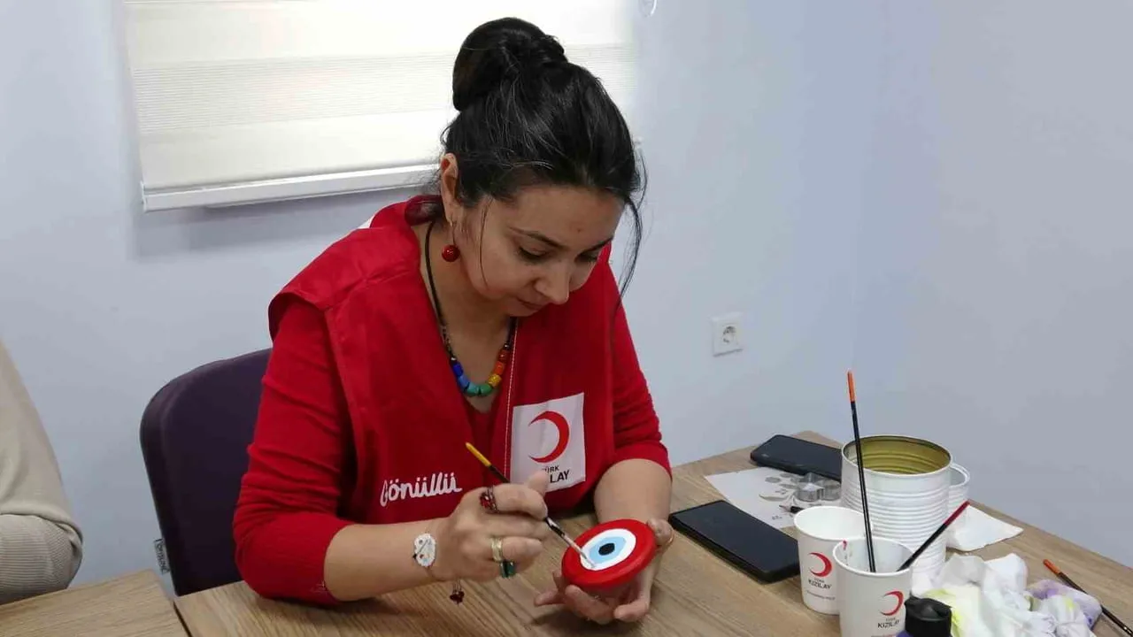KARS'TA GÖNÜLLÜ KADINLARIN EL EMEĞİYLE HAZIRLADIĞI ÜRÜNLER, DÜZENLENECEK HAYIR ÇARŞILARINDA SATIŞA...