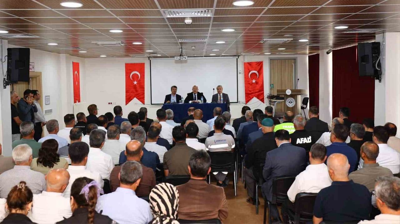 ADIYAMAN VALİLİĞİ TARAFINDAN DÜZENLENEN "HALK VE GÜVENLİK" TOPLANTILARININ İLKİ...