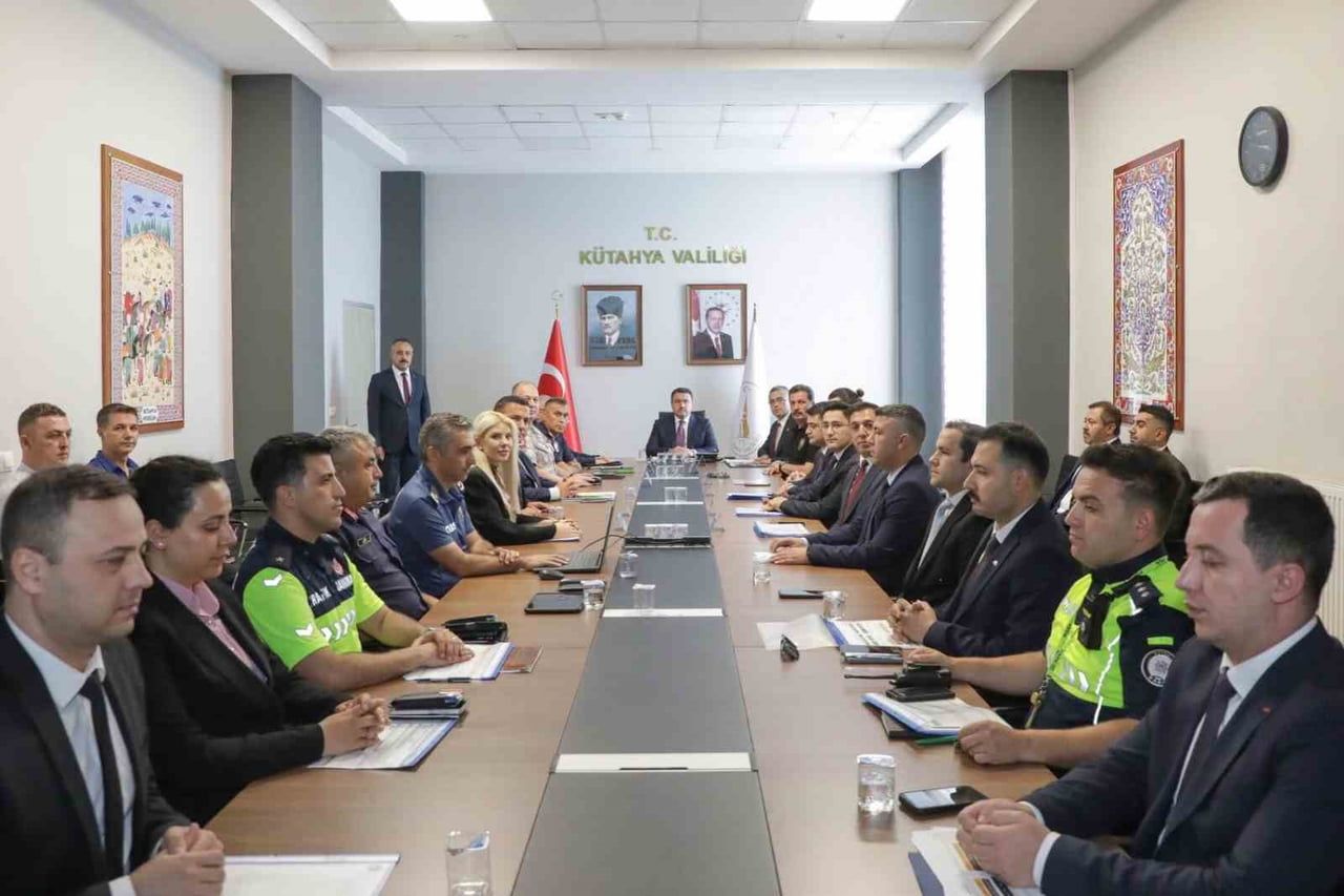 VALİ IŞIN: "UYUŞTURUCU VE KAÇAKÇILIKLA MÜCADELEMİZİ TAVİZ VERMEDEN SÜRDÜRECEĞİZ"