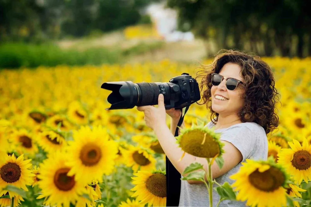 HEMŞİRE VE FOTOĞRAF SANATÇISI ÖZLEM ÖZYÜN