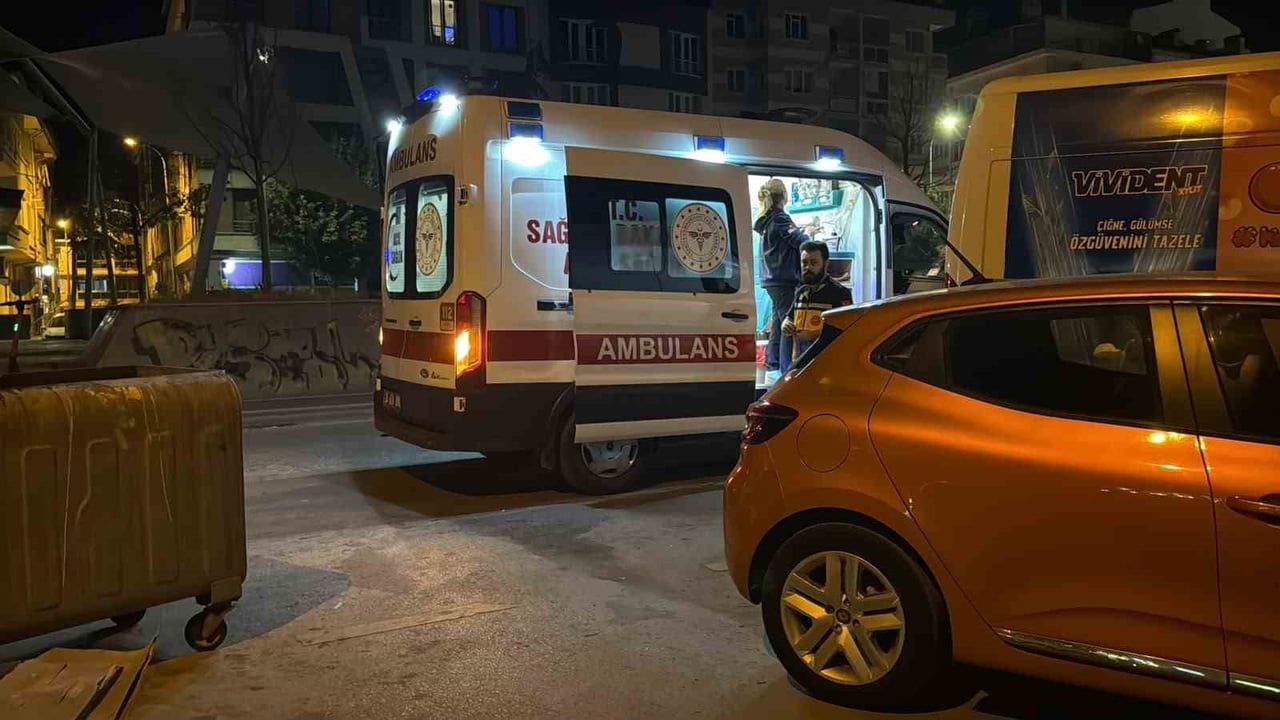 ESKİŞEHİR’DE KİRALADIĞI SCOOTERDAN DÜŞEREK YOL ORTASINDA SIZAN ALKOLLÜ KADIN, HASTANEYE...