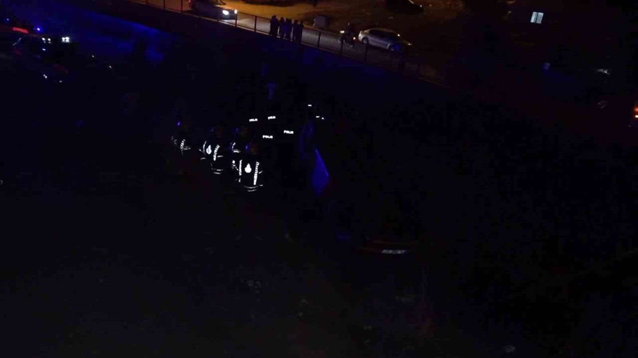 ÜMRANİYE'DE PARK HALİNDEKİ OTOMOBİL YUVARLANDI: 1 ÖLÜ