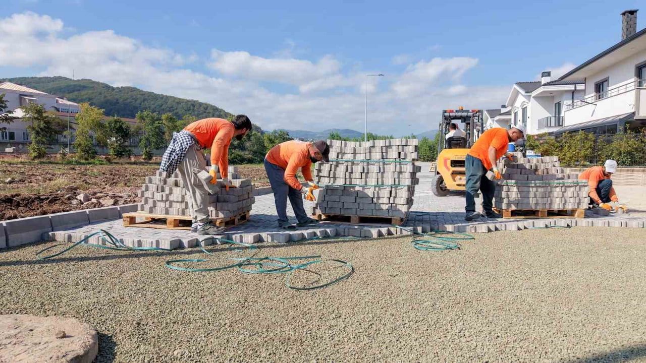 BAŞİSKELE'DE ULAŞIM ALTYAPISINI GÜÇLENDİRMEK AMACIYLA YEŞİLYURT VE YENİKÖY MERKEZ MAHALLELERİNDE...