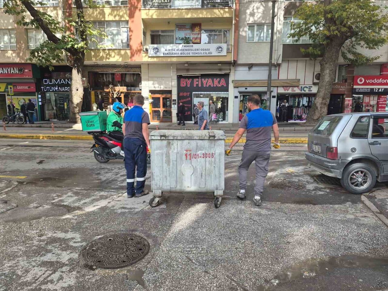 ESKİŞEHİR'DE SABAH SAATLERİNDE ÖZEL BİR OKULUN FEN LABORATUVARINDAN ATILAN KİMYASAL MADDELERİN...