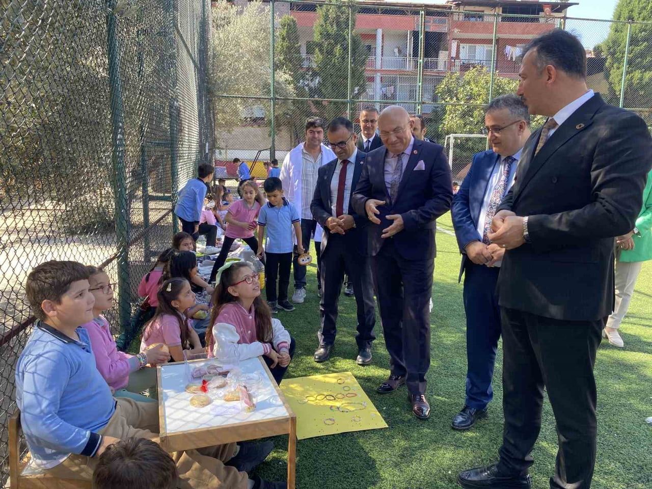 MANİSA İL MİLLİ EĞİTİM MÜDÜRÜ MEHMET UĞURELLİ, ALAŞEHİR’DE GERÇEKLEŞTİRDİĞİ OKUL ZİYARETLERİNDE...