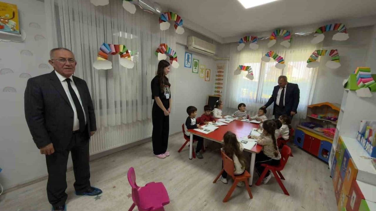 MANİSA’NIN SARIGÖL İLÇESİNDE İLÇE MİLLİ EĞİTİM MÜDÜRÜ YILDIRAY DEMİRTAŞ VE ŞUBE MÜDÜRÜ MUHİTTİN...