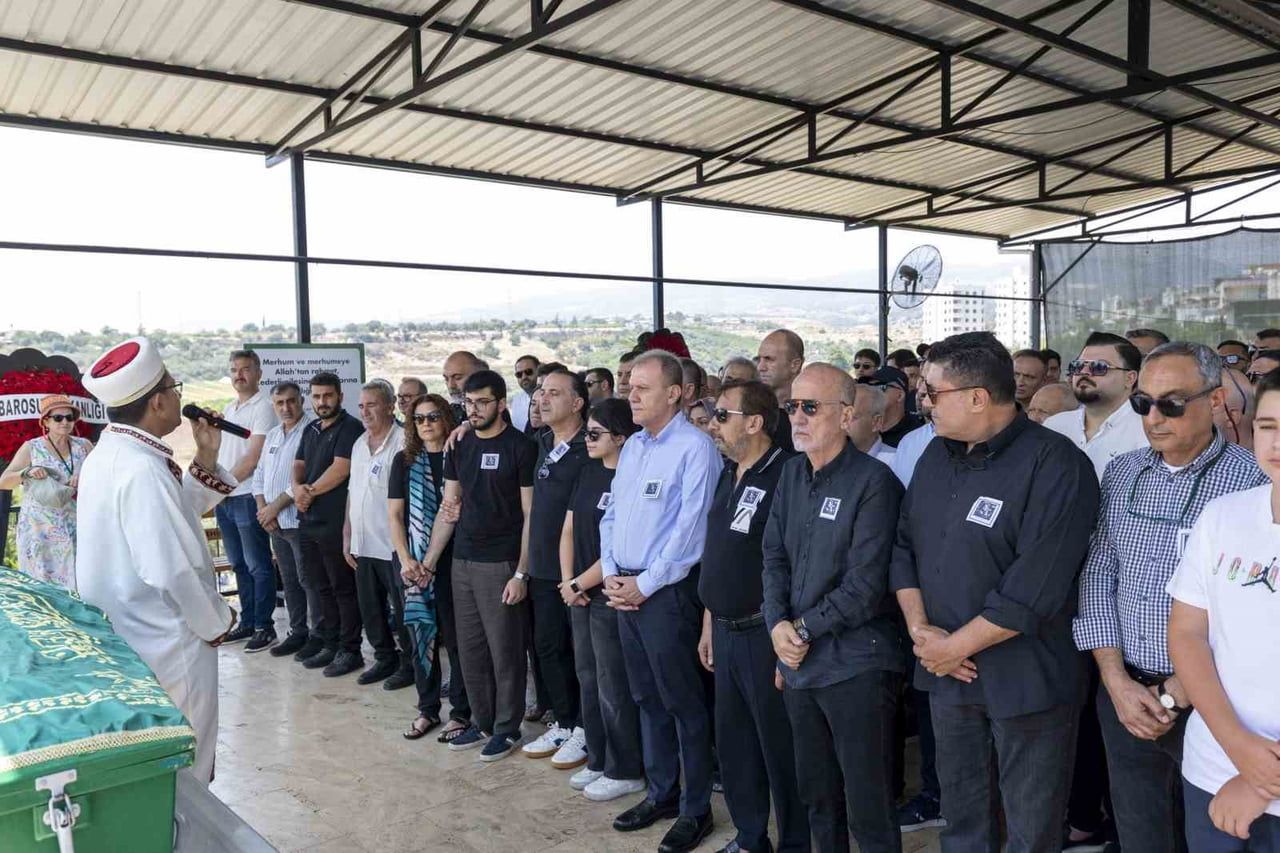 MERSİN BASINININ DENEYİMLİ İSİMLERİNDEN GAZETECİ DUYGU ÖKSÜZ CANOVA, BİR SÜREDİR TEDAVİ GÖRDÜĞÜ...