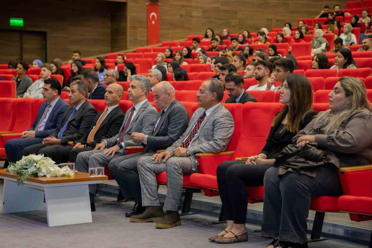 ERZİNCAN BİNALİ YILDIRIM ÜNİVERSİTESİNE (EBYÜ) YENİ KAYIT YAPTIRAN ÖĞRENCİLERİN ÜNİVERSİTE...