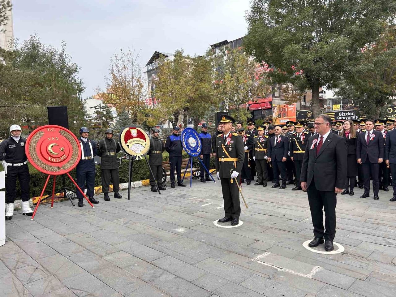 VAN’DA 29 EKİM CUMHURİYET BAYRAMI’NIN 103’ÜNCÜ YIL DÖNÜMÜ DOLAYISIYLA VALİLİK BAHÇESİNDE BULUNAN...