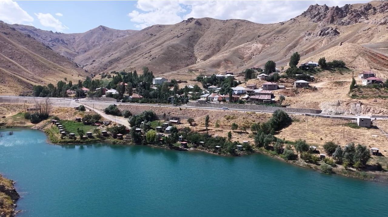 HAKKARİ'NİN YÜKSEKOVA İLÇESİNDEKİ DİLİMLİ BARAJI VE ÇEVRESİ, SICAK YAZ GÜNLERİNDE SERİNLEMEK VE...