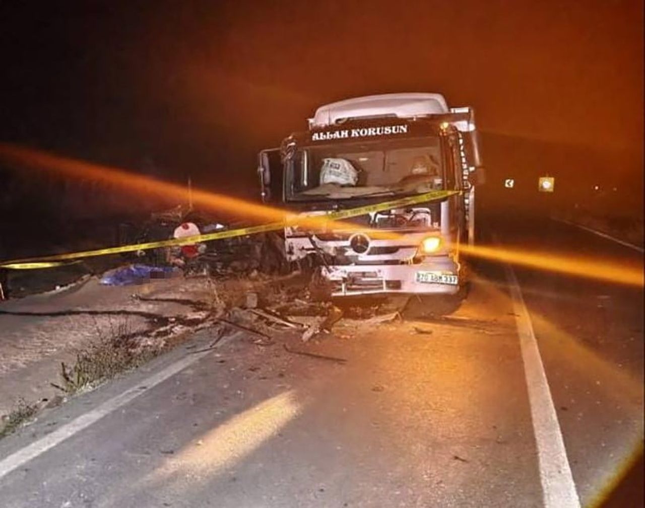 KONYA'NIN YALIHÜYÜK İLÇESİNDE, MEYDANA GELEN TRAFİK KAZASINDA OTOMOBİL İLE KAMYON KAFA KAFAYA...