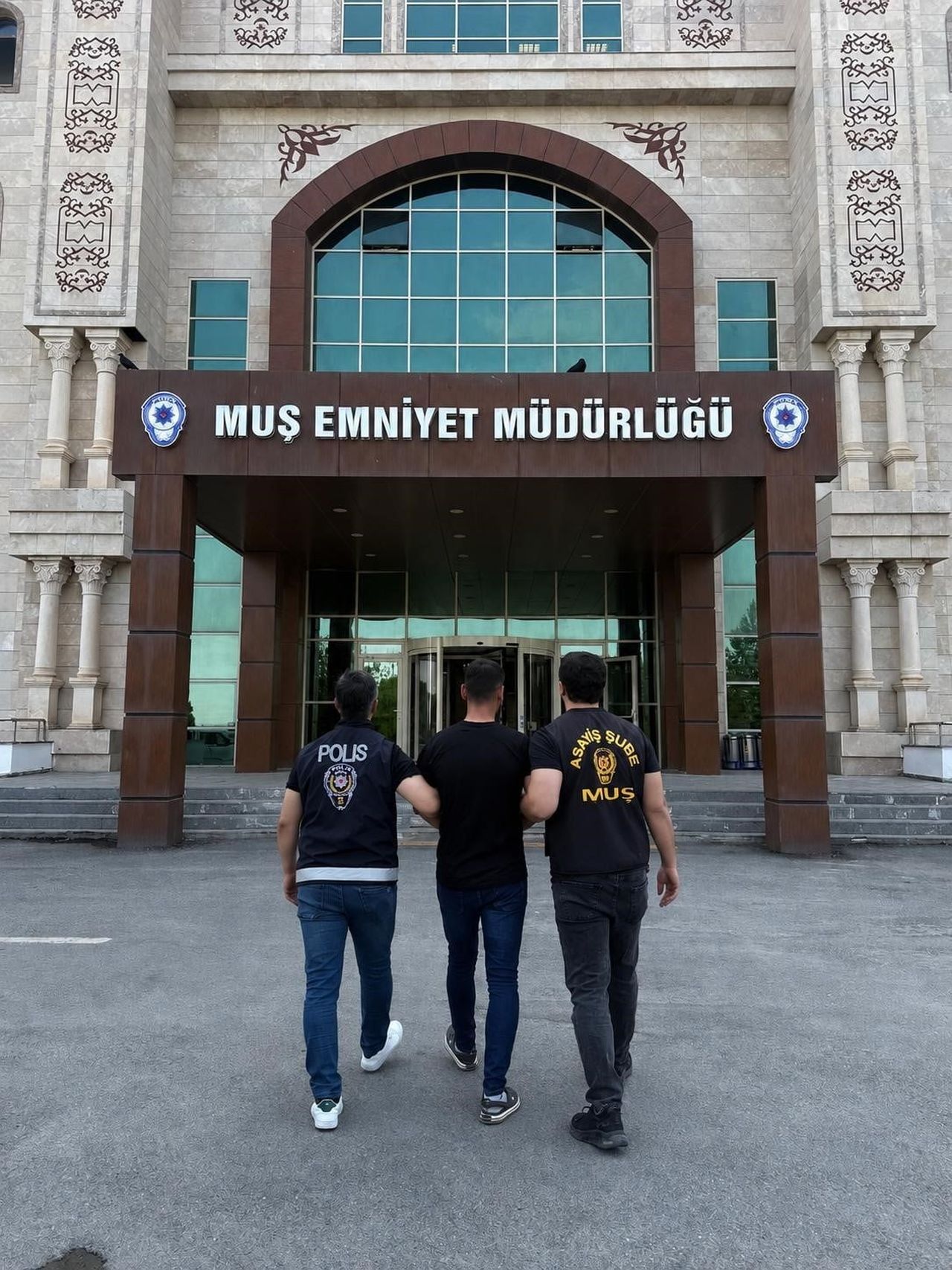 MUŞ’TA "UYUŞTURUCU VEYA UYARICI MADDE TİCARETİ YAPMA VEYA SAĞLAMA" SUÇUNDAN 10 YIL KESİNLEŞMİŞ...
