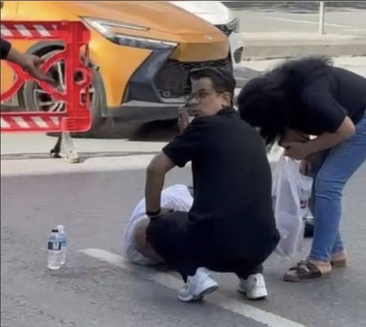 İSTANBUL'UN SULTANGAZİ İLÇESİNDE ELEKTRİKLİ SCOOTER SÜRÜCÜSÜNÜN ÇARPTIĞI YAYA...