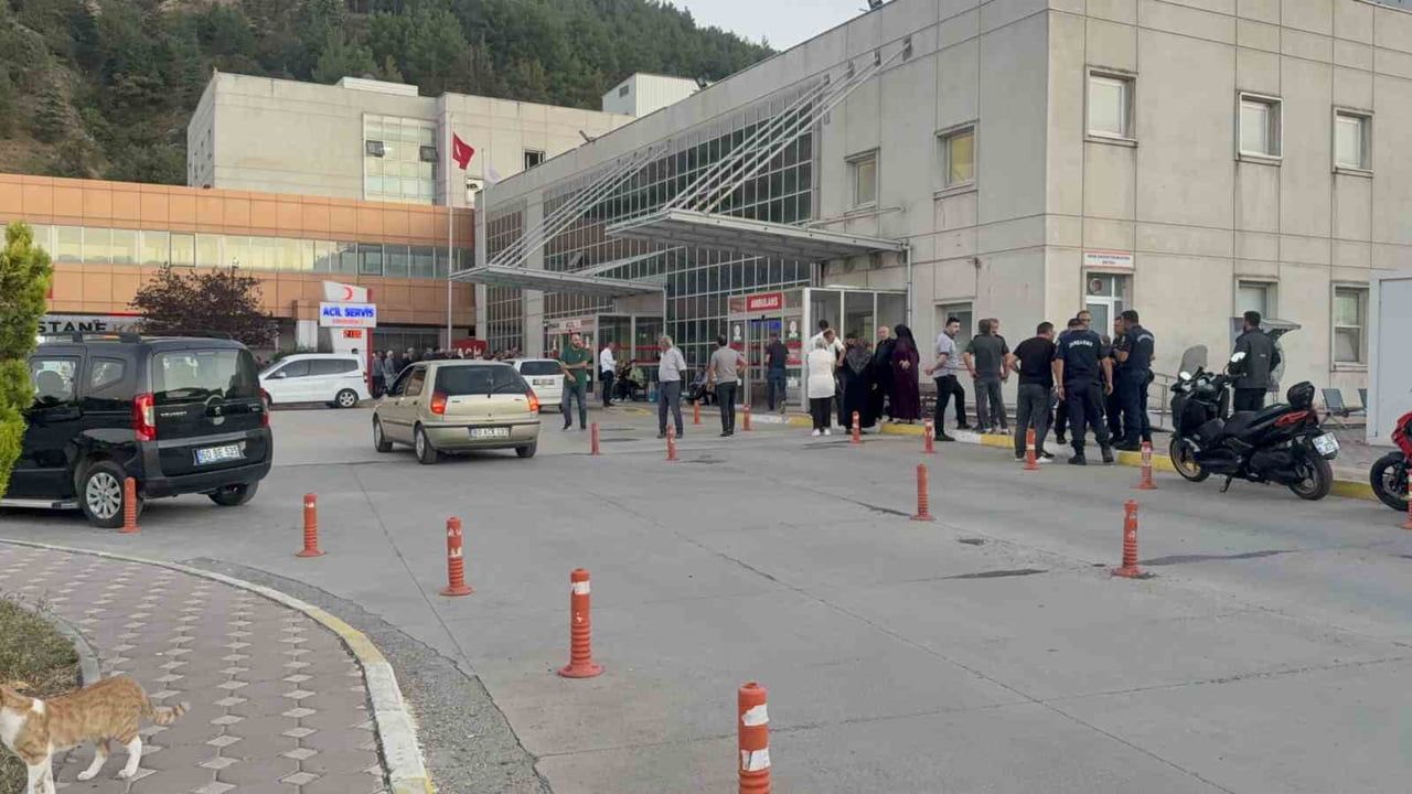 TOKAT’TA ÇIKAN SİLAHLI KAVGADA 2 KİŞİ YARALANDI. YARALILARDAN BİRİNİN DURUMUNUN AĞIR OLDUĞU...