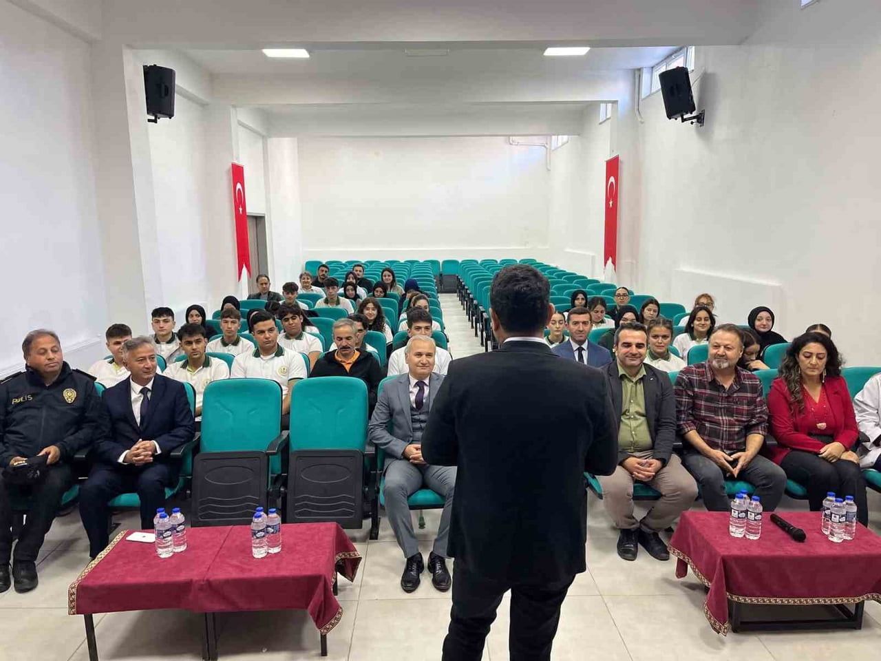 KAYMAKAM KANDEMİR’DEN ÜNİVERSİTE ADAYLARINA MOTİVASYON DESTEĞİ TÜRKELİ KAYMAKAMI CEZMİ KANDEMİR...