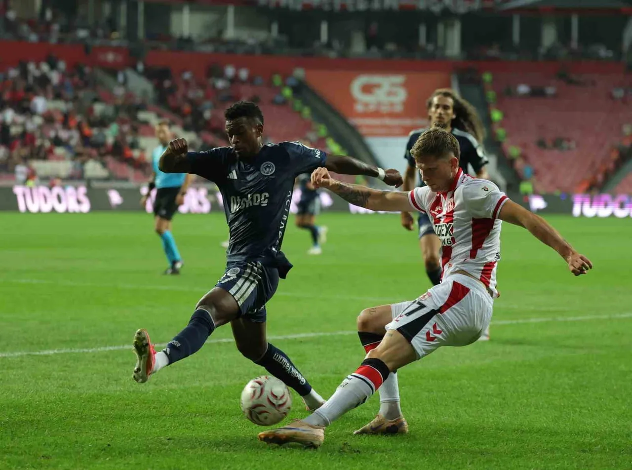 TRENDYOL SÜPER LİG'İN 3. HAFTASINDA FENERBAHÇE, DEPLASMANDA SAMSUNSPOR İLE KARŞILAŞIYOR....