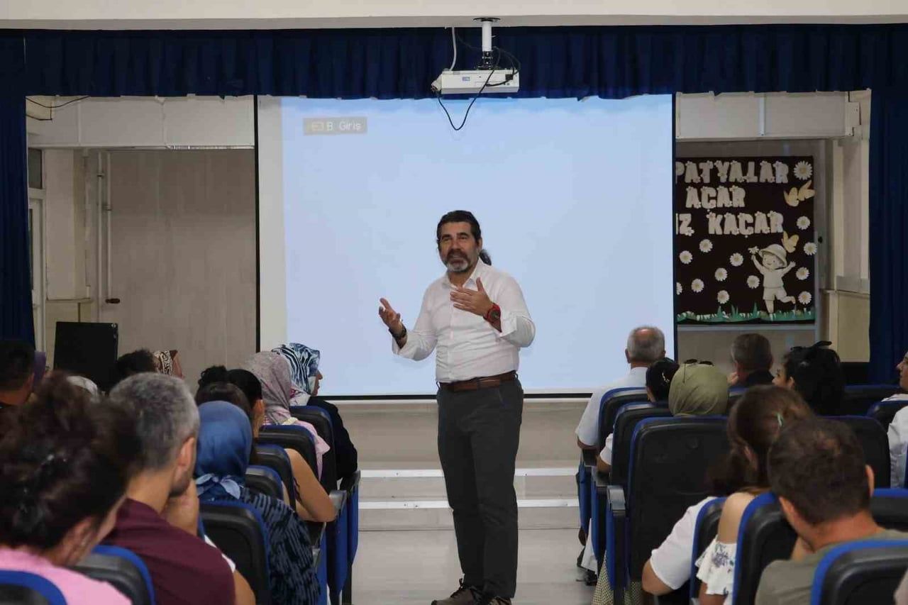 BİLECİK’TE VELİLERE TÜRKİYE YÜZYILI MAARİF MODELİ EĞİTİMİ VERİLDİ