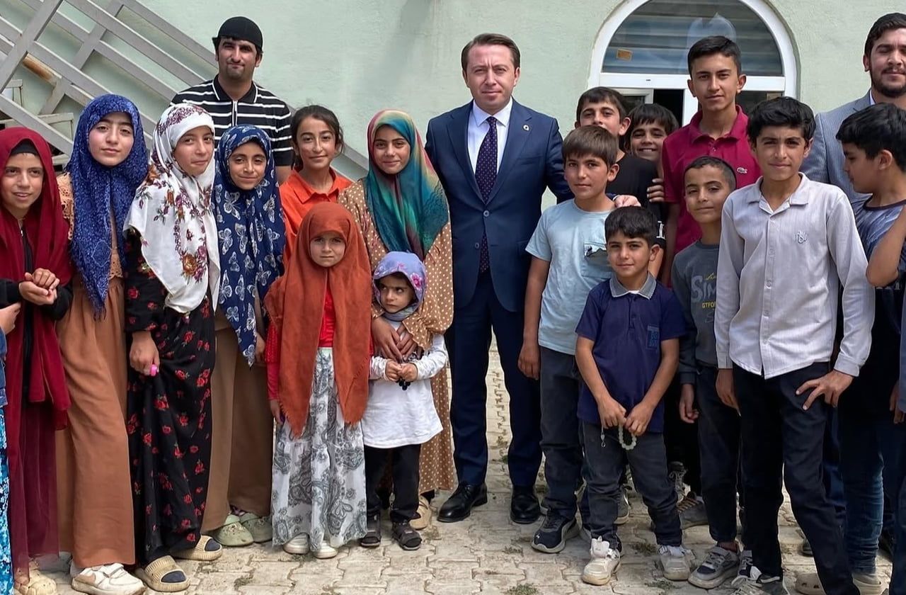 HAKKARİ'NİN YÜKSEKOVA İLÇESİNDE KAYMAKAM VOLKAN HÜLÜR, ZİYARET ETTİĞİ KÖYDE KENDİSİNDEN HAVUZ...