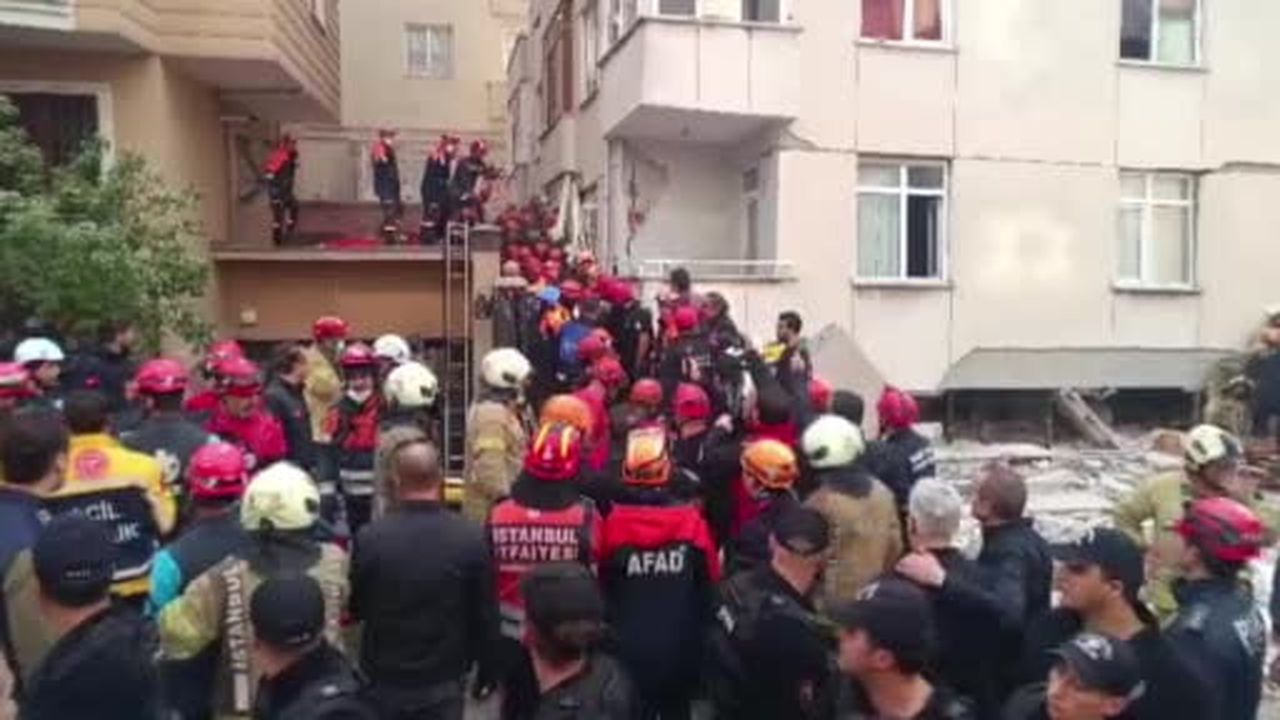İstanbul Valiliği: "Maltepe’de çöken binada yapılan arama kurtarma çalışmalarında şu ana kadar 10...
