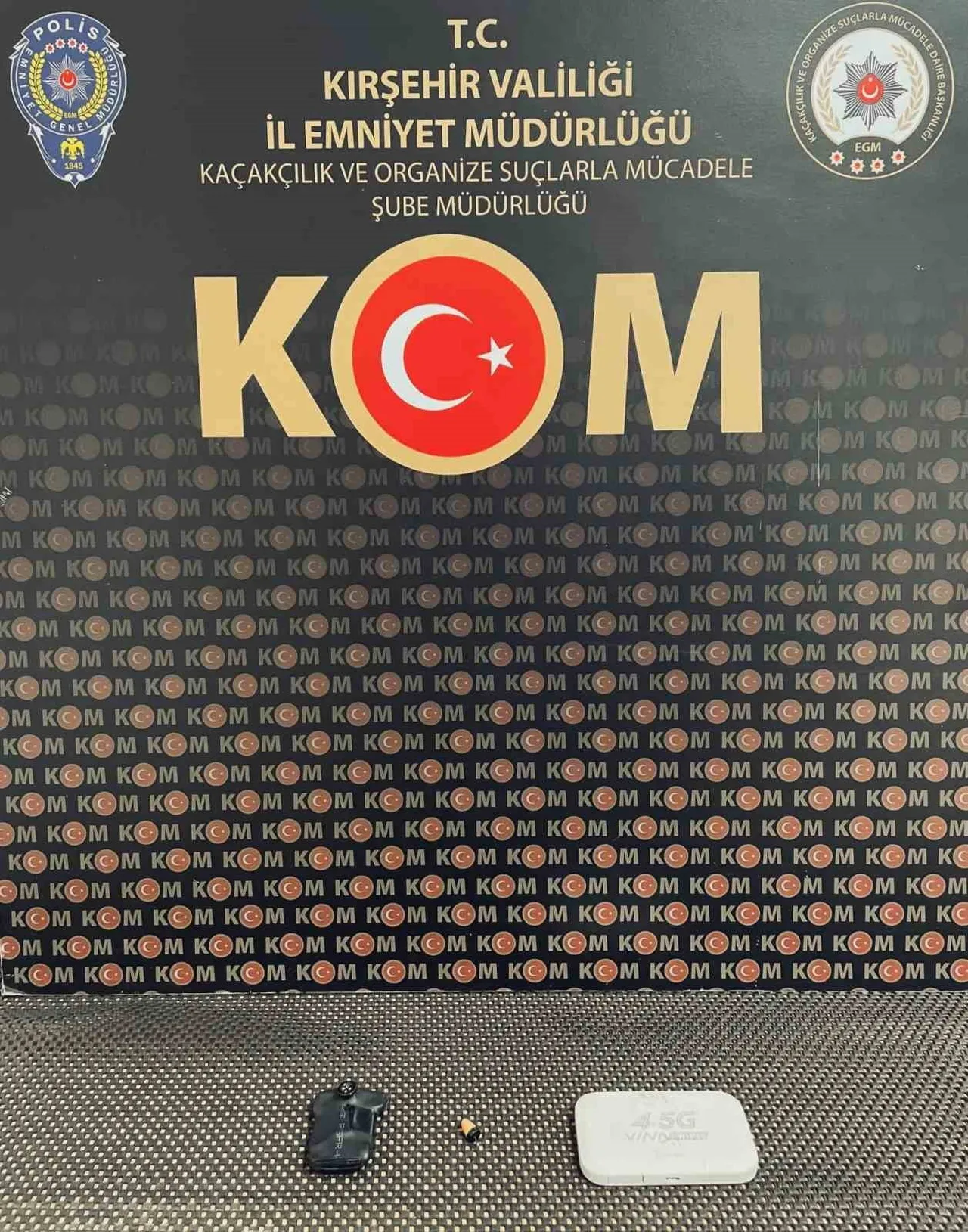 KIRŞEHİR'DE SÜRÜCÜ BELGESİ SINAVINDA KOPYA ÇEKMEYE YÖNELİK DÜZENEK HAZIRLADIĞI TESPİT EDİLEN 2...
