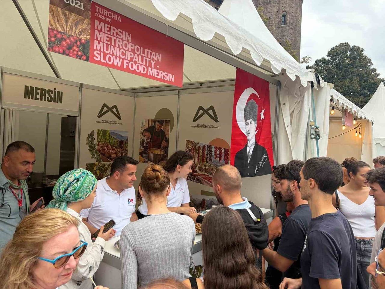 MERSİN BÜYÜKŞEHİR BELEDİYESİ, KENTİN YÖRESEL LEZZETLERİNİ İTALYA’NIN TORİNO KENTİNDE DÜZENLENEN...