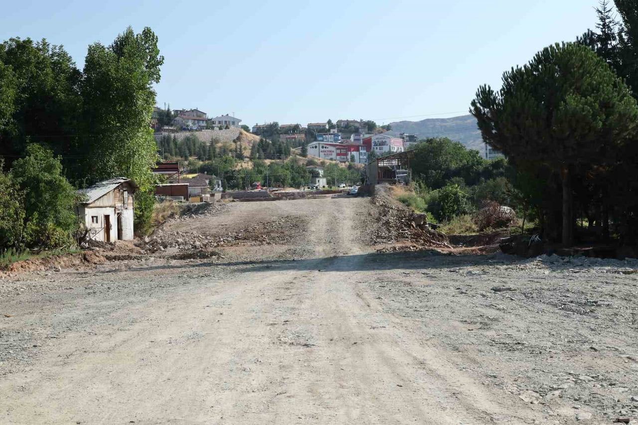 TOKAT BELEDİYESİ TARAFINDAN ŞEHRİN ULAŞIM ALTYAPISINI GÜÇLENDİRMEK VE KENT İÇİ TRAFİK YOĞUNLUĞUNU...