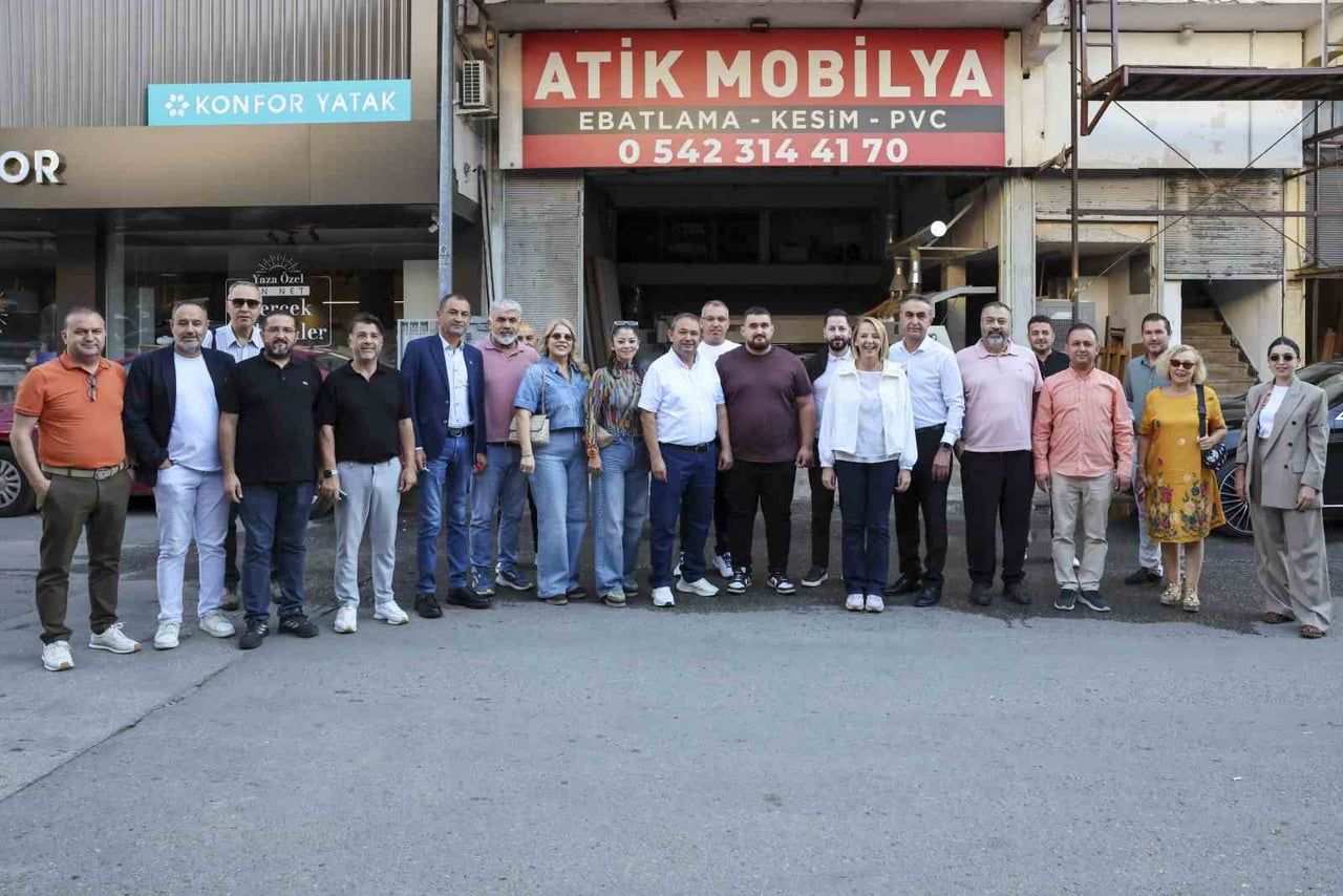 ATSO BAŞKAN ADAYI HATİCE ÖZ, EKİBİYLE BİRLİKTE ANTALYA ESKİ SANAYİ SİTESİ’NDE ESNAF VE TÜCCARLARLA...