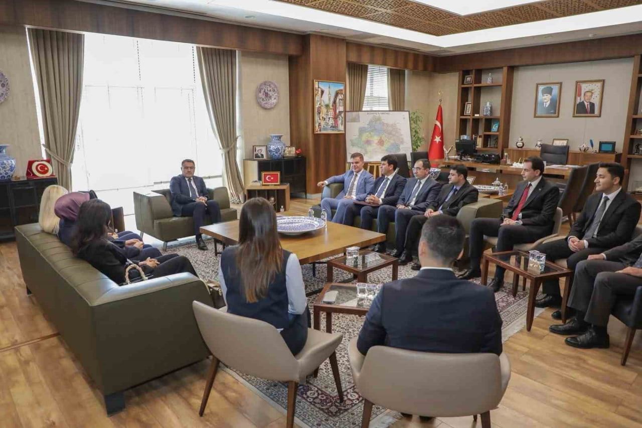 KÜTAHYA VALİSİ IŞIN, İLÇE KAYMAKAMLARIYLA BİR ARAYA GELDİ