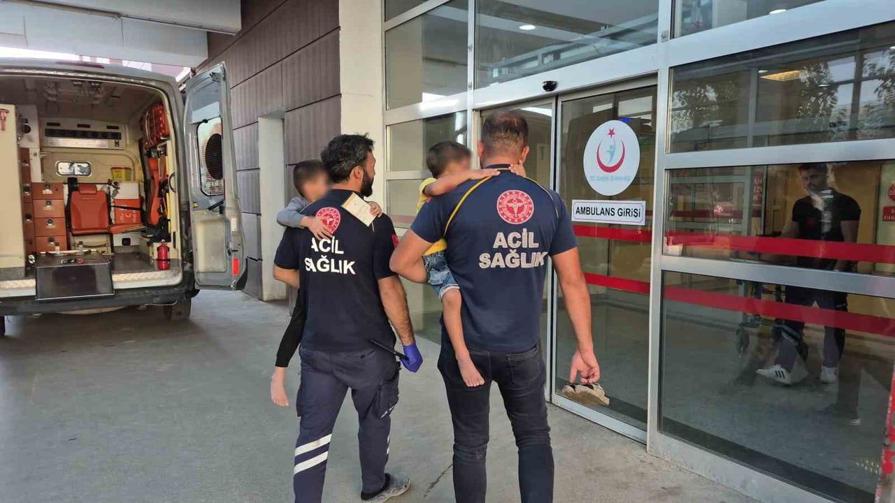 ADIYAMAN’DA İKİ MOTOSİKLETİN ÇARPIŞMASI SONUCU MEYDANA GELEN KAZADA 4 KİŞİ YARALANDI. YARALILARA...
