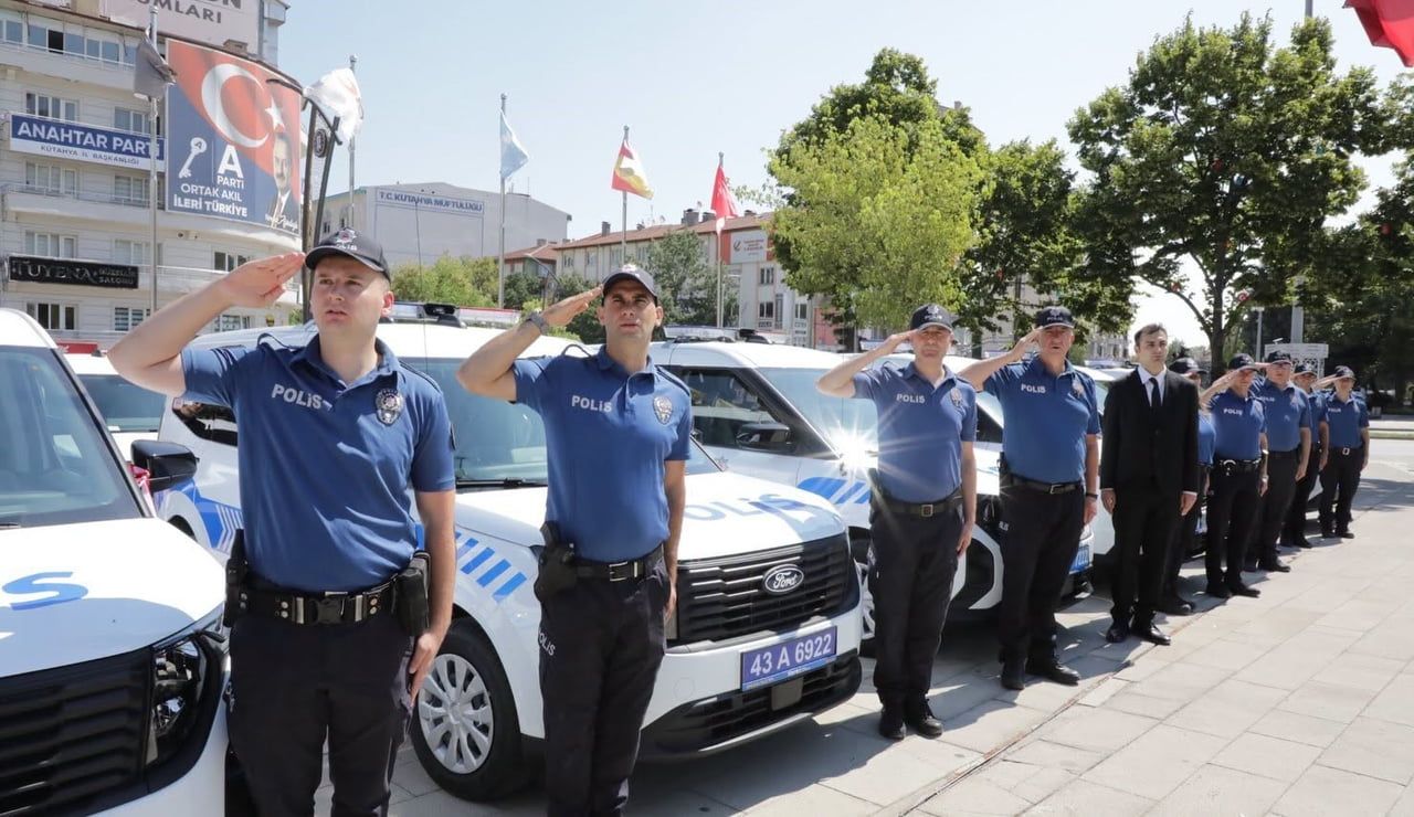 KÜTAHYA EMNİYET TEŞKİLATINA 37 YENİ HİZMET ARACI