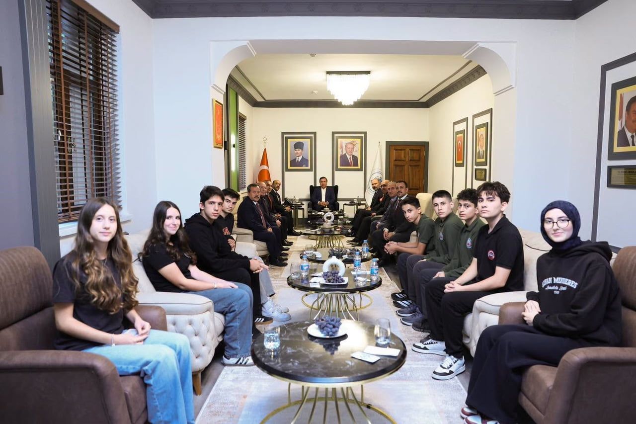 ERZİNCAN VALİSİ HAMZA AYDOĞDU, "BİZİM GÖK KUBBEMİZ" PROJESİ KAPSAMINDA KENTE GELEN ÖĞRENCİLERİ...