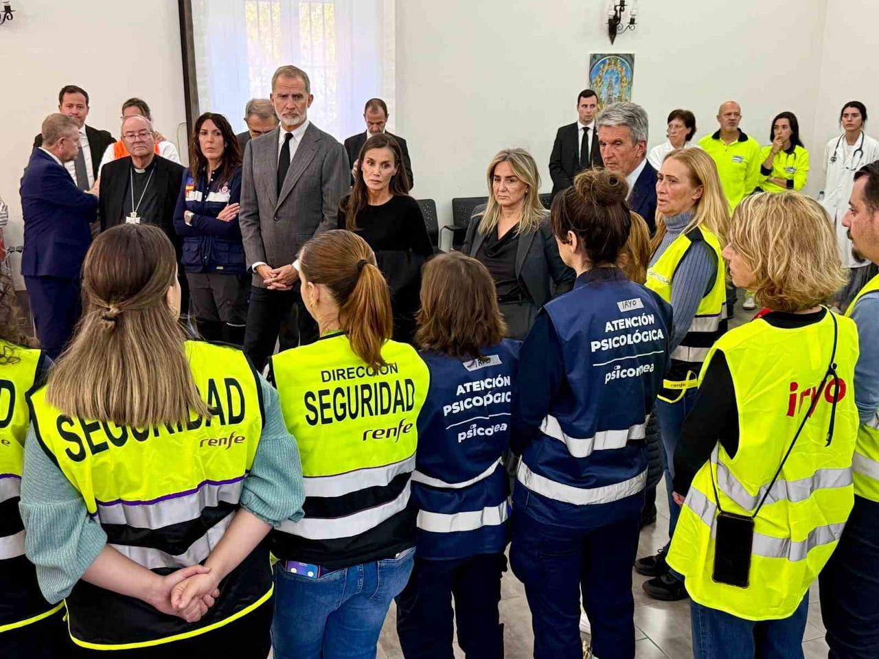 İSPANYOL YETKİLİLER, MADRİD-ENDÜLÜS SEFERİNİ YAPAN İKİ YÜKSEK HIZLI TRENİN KARIŞTIĞI KAZADA...