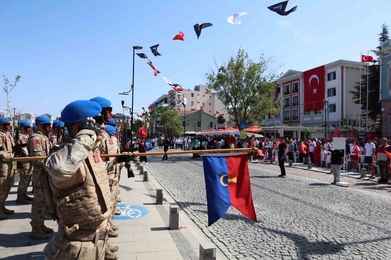 ÇANAKKALE’DE 30 AĞUSTOS ZAFER BAYRAMI DOLAYISIYLA TÖREN DÜZENLENDİ.