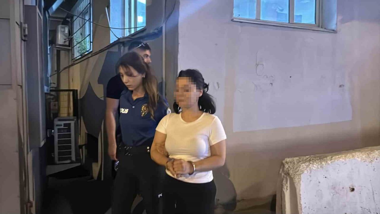 BURSA’DA ALKOLLÜ YAKALANIP OLAY ÇIKARAN ŞARKICI TUTUKLANDI YÜZÜ BLURLANIRSA İYİ OLUR