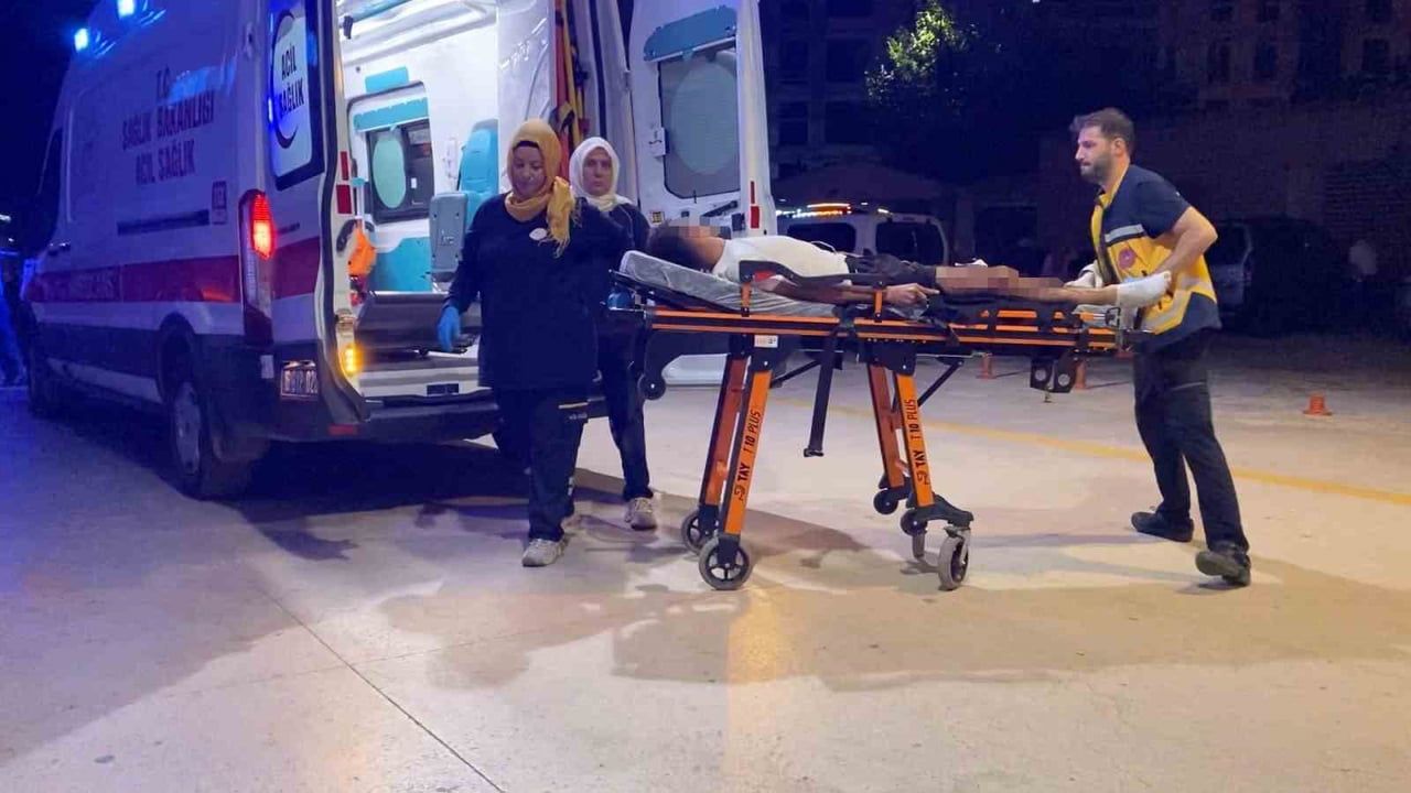 YARALI, AMBULANSLA İNEGÖL DEVLET HASTANESİ’NE KALDIRILARAK TEDAVİ ALTINA ALINDI.