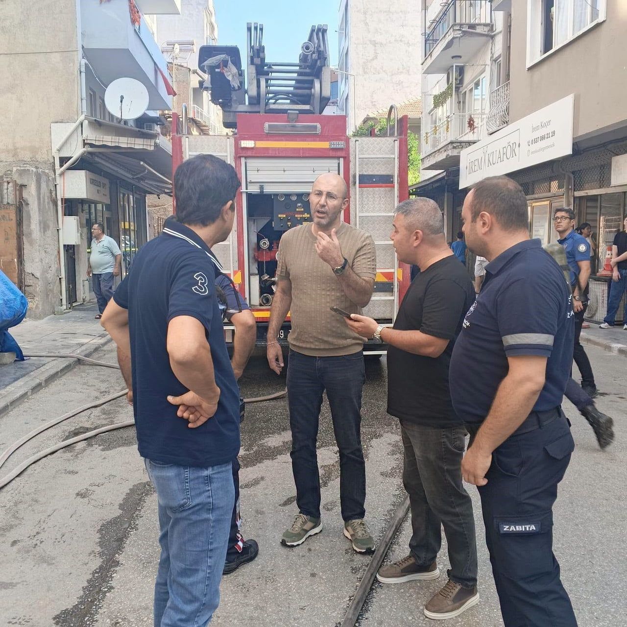 AYDIN'IN GERMENCİK İLÇESİNDE FAALİYET GÖSTEREN BİR MOBİLYA MAĞAZASINDA ÇIKAN YANGIN, İTFAİYE...