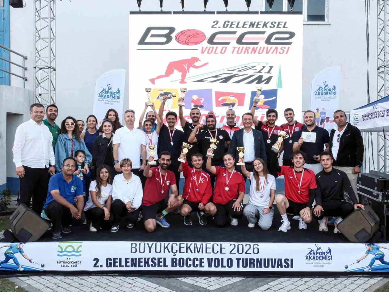 ERECEYE GİREN SPORCULARA ÖDÜLLERİ BÜYÜKÇEKMECE BELEDİYESİ KOORDİNATÖRÜ DR. SEÇKİN ÖZDEMİR...