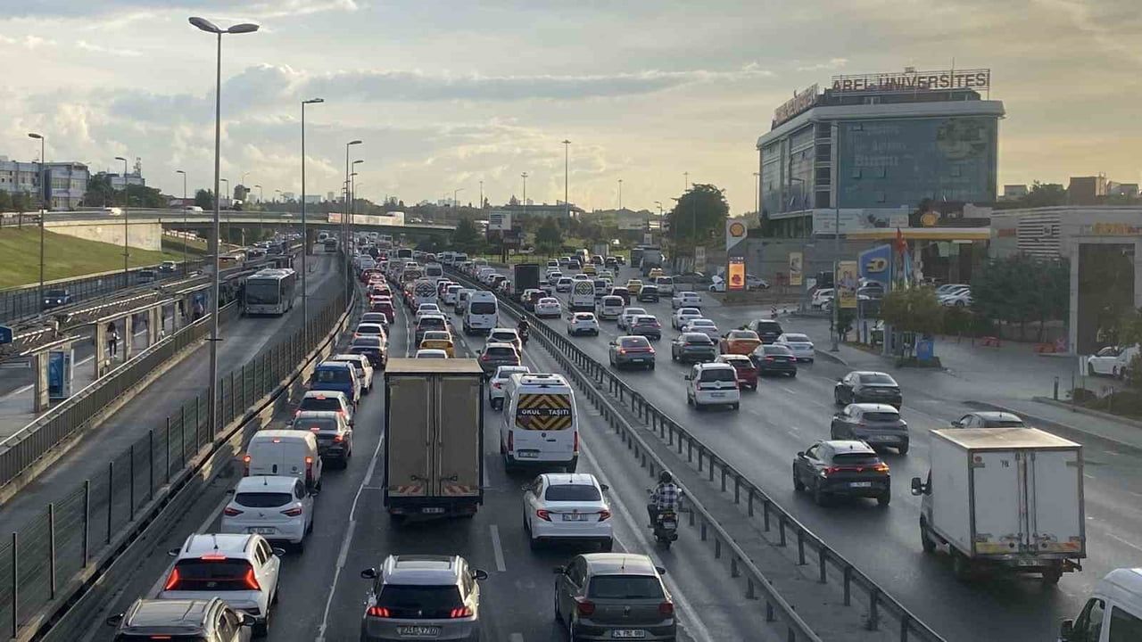 İSTANBUL’DA 2026-2027 EĞİTİM-ÖĞRETİM YILI’NIN BAŞLAMASIYLA BİRLİKTE KENT GENELİNDEKİ TRAFİK...