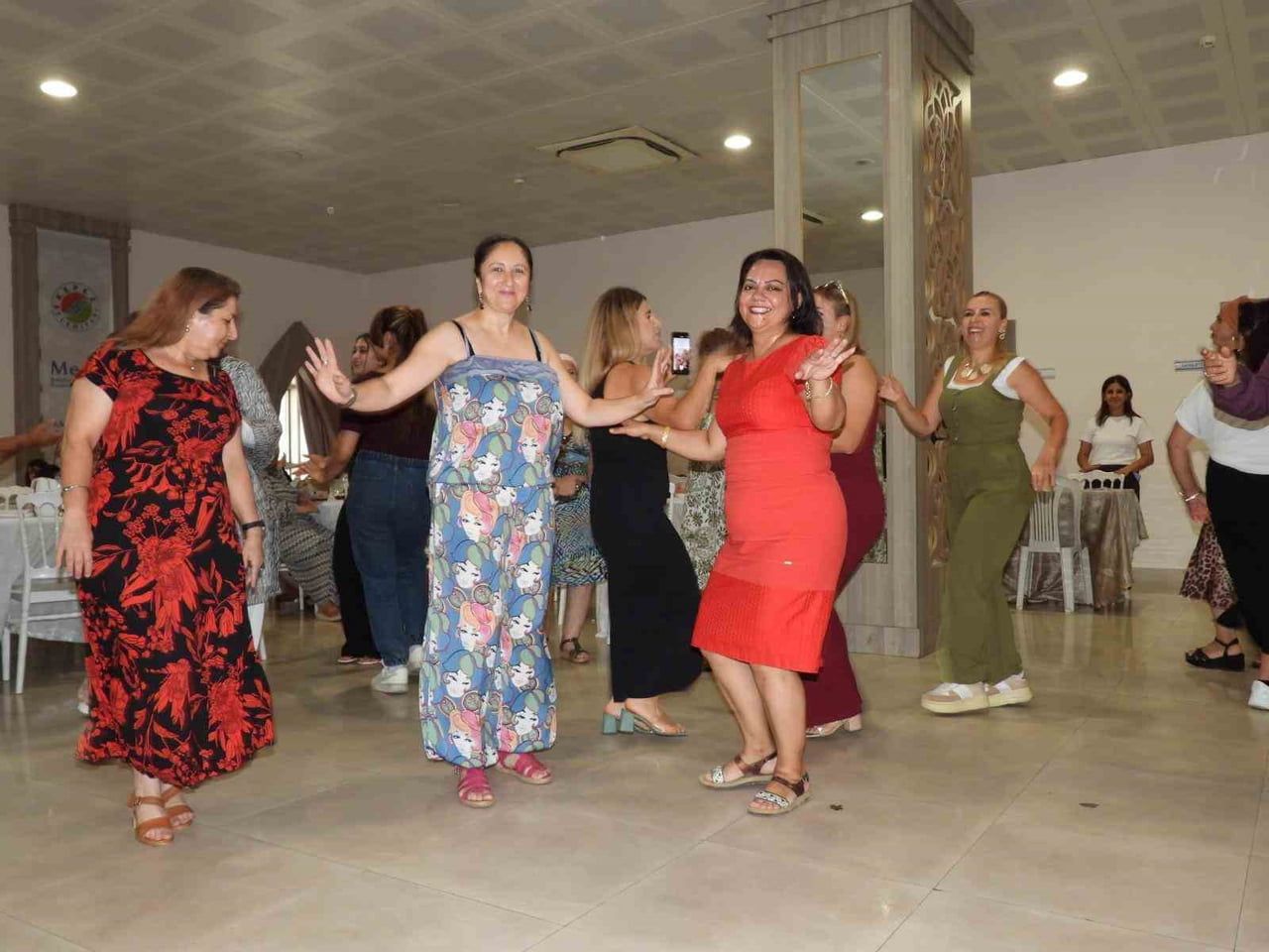 KEPEZ BELEDİYESİ'NİN SOSYAL YARDIM MERKEZİ'NDE DÜZENLEDİĞİ KADINLAR MATİNESİ, MÜZİK VE EĞLENCE...