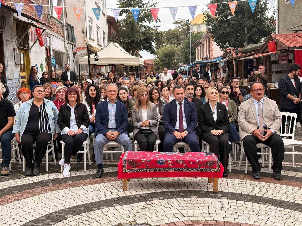 AKÇAKOCA’DA BU YIL İKİNCİSİ DÜZENLENEN ULUSLARARASI SULUBOYA FESTİVALİ, SANATÇILARI VE...