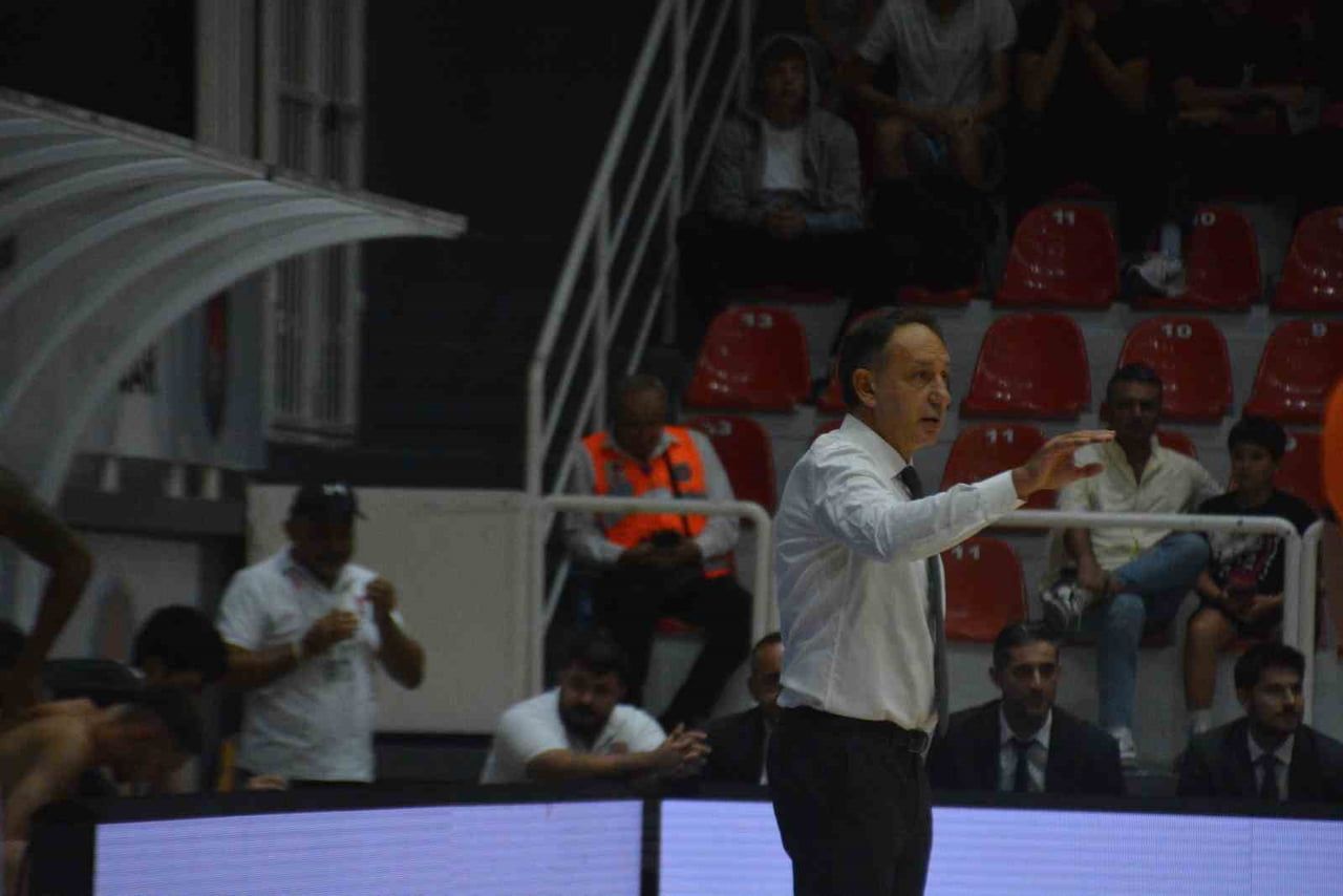 ALİAĞA PETKİMSPOR BAŞANTRENÖRÜ ORHUN ENE, "BASKETBOL KALİTESİNİ YÜKSELTMEYE DEVAM EDECEĞİZ"...