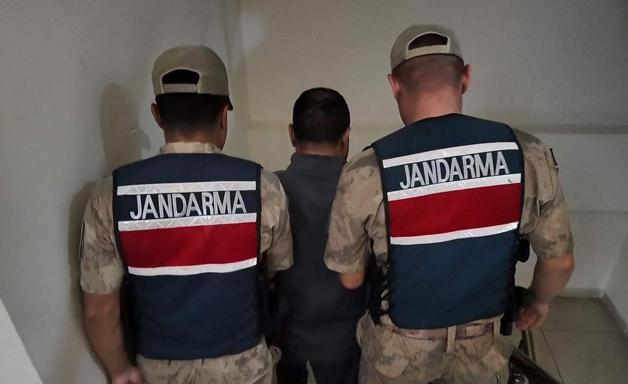 ŞANLIURFA’DA JANDARMA EKİPLERİ TARAFINDAN GERÇEKLEŞTİRİLEN GÖÇMEN KAÇAKÇILIĞI OPERASYONUNDA 10...