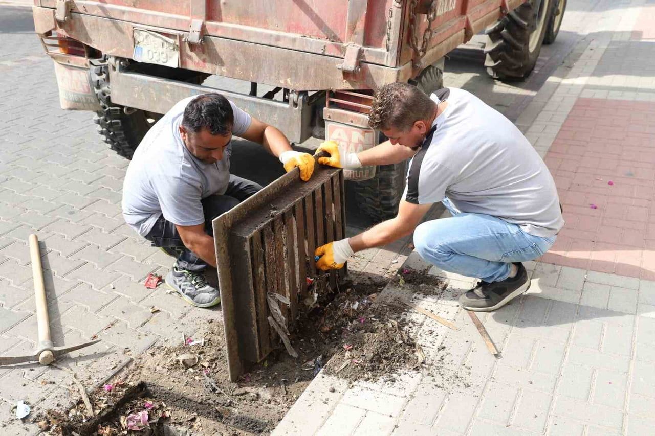 NAZİLLİ BELEDİYESİ, YAKLAŞAN KIŞ MEVSİMİ ÖNCESİNDE OLASI SU BASKINLARI VE TAŞKIN RİSKLERİNE KARŞI...